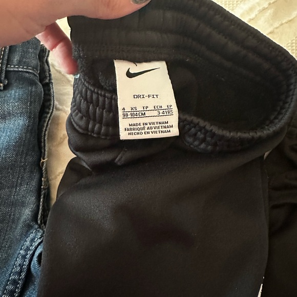 Lot Bundle size 4 / 4T winter sweatpants. Total 11 pants.
Nike Polo Levis Bama - Picture 4 of 9